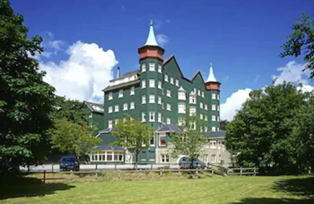 Metropole Hotel And Spa-1